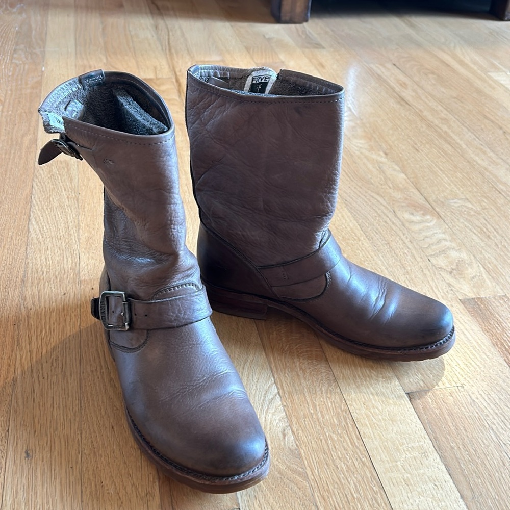 Frye Veronica boot, size 7.5, grey-tan leather